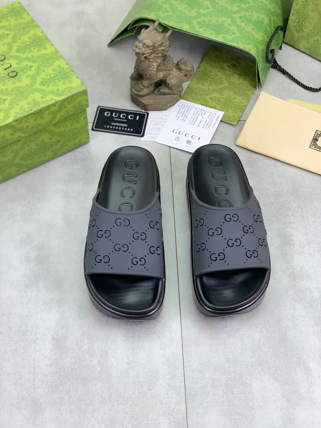 Men's Men's Shoes 💰P300💰[New Style] High Version 🎁🎁🎁 GUCCI New Year of the Snake casual slippers, original official website, perfect workmanship, transmitting a kind of noble luxury, sublimating its definition of luxury in Gucci's high-end extraordinary craftsmanship. Original Gucci double G combination outsole, code number: 35-46, complete package